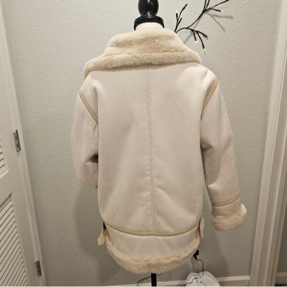 Women's Cream Shearling Jacket - Picture 5 of 10